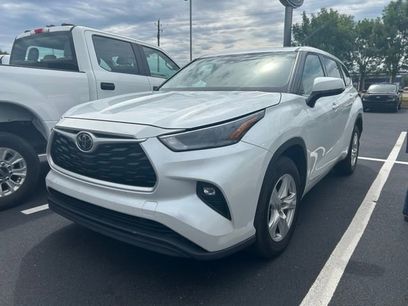Used 2022 Toyota Highlander LE