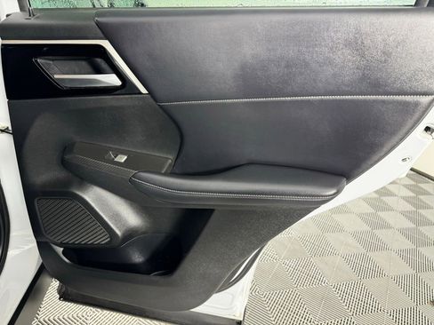 Used 2023 Mitsubishi Outlander SE Black Edition image 27