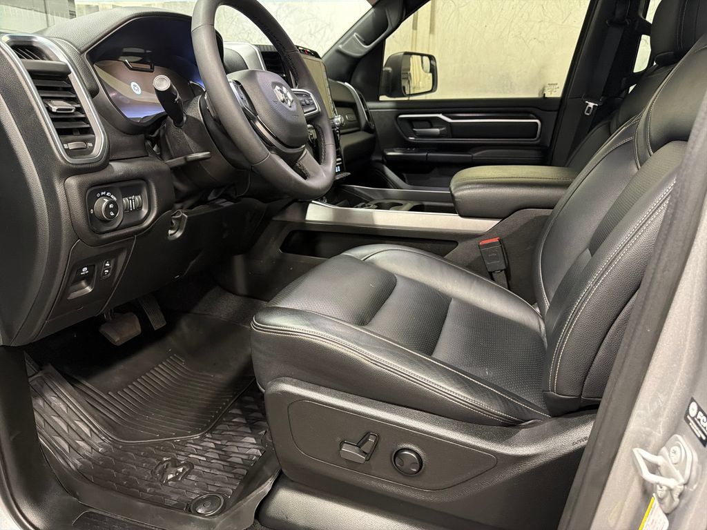 Used 2025 RAM 1500 Big Horn AWD/4WD image 4