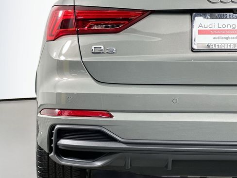 Used 2025 Audi Q3 2.0T Premium w/ Black Optic Sport Package image 17