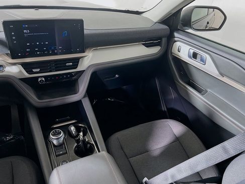 Used 2025 Ford Explorer Active image 21