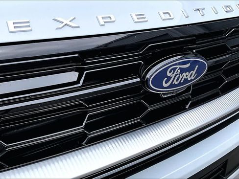 Used 2025 Ford Expedition Max Platinum image 29