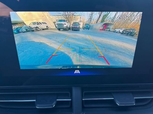 Used 2025 Chevrolet Trax LT image 17