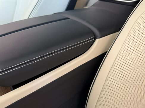 New 2026 Bentley Bentayga Extended Wheelbase AWD/4WD image 31