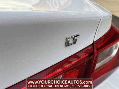 Used 2018 Chevrolet Malibu LT image 5