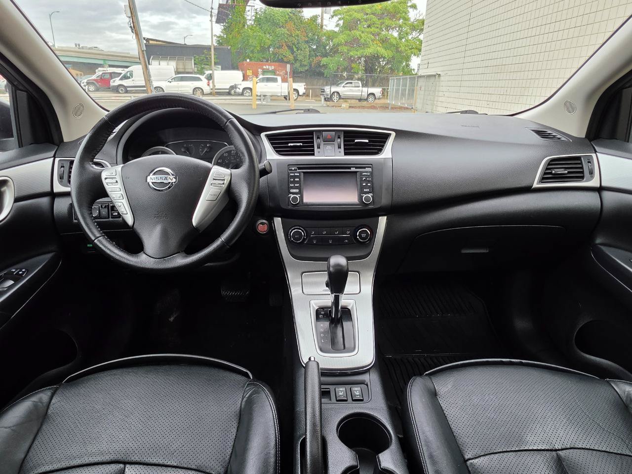 Used 2015 Nissan Sentra SR w/ SR Premium Package FWD image 16
