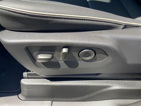 New 2025 Chevrolet Suburban Premier image 9