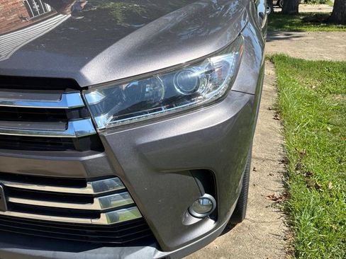 Used 2017 Toyota Highlander Limited AWD/4WD image 1