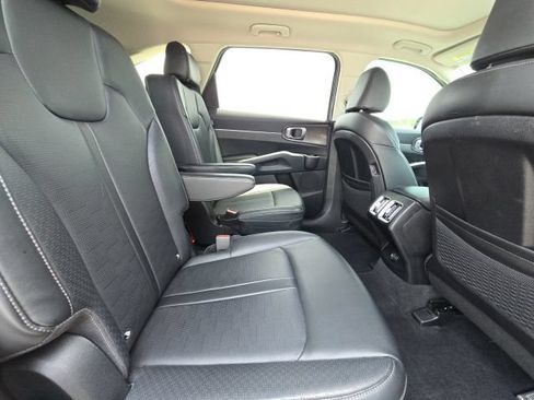 Used 2024 Kia Sorento EX w/ Panoramic Sunroof Package FWD image 15