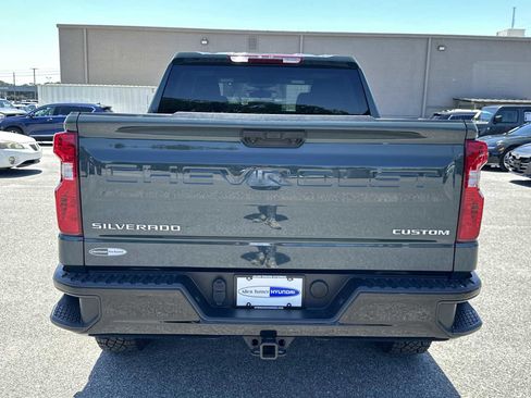 Used 2025 Chevrolet Silverado 1500 Custom Trail Boss AWD/4WD image 17