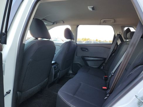 Used 2023 Nissan Rogue S image 12