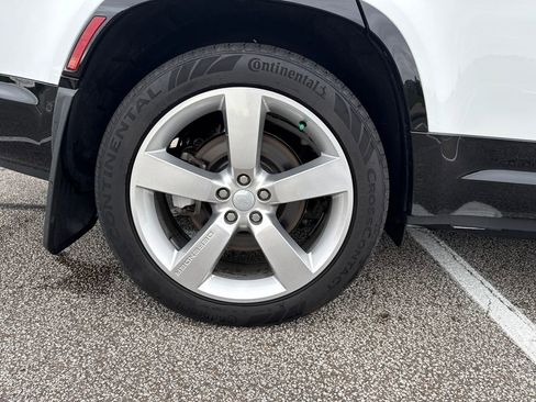 New 2024 Land Rover Defender 130 X-Dynamic SE image 24