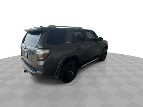 Used 2018 Toyota 4Runner SR5 AWD/4WD image 8