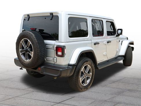 Used 2023 Jeep Wrangler Unlimited Sahara w/ Cold Weather Group AWD/4WD image 3