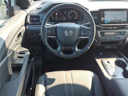 Used 2025 Honda Ridgeline TrailSport image 12