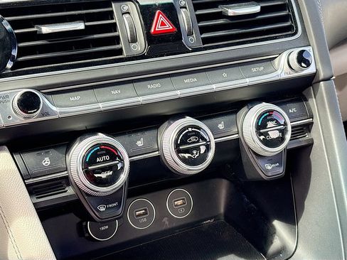 Used 2023 Genesis G70 2.0T image 16
