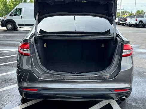 Used 2017 Ford Fusion SE FWD image 7