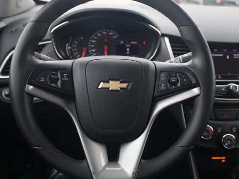 Used 2020 Chevrolet Trax LT w/ Sun & Sound Package FWD image 7