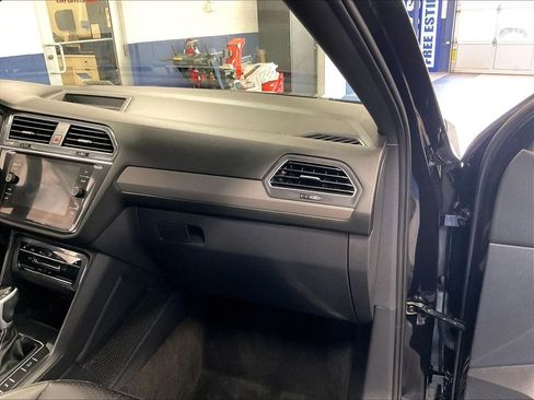 Used 2023 Volkswagen Tiguan SE R-Line AWD/4WD image 13