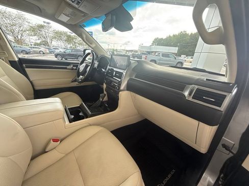 Used 2023 Lexus GX 460 Premium w/ Premium Package AWD/4WD image 32