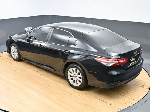 Used 2018 Toyota Camry LE FWD image 40