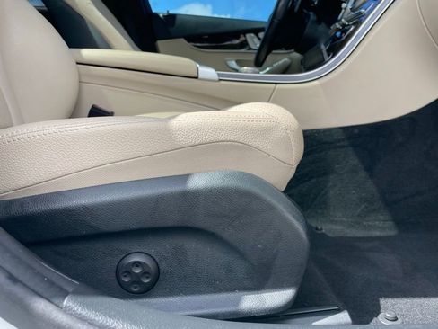 Used 2021 Mercedes-Benz C 300 Sedan image 29