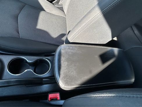 Used 2013 Dodge Avenger SE image 23