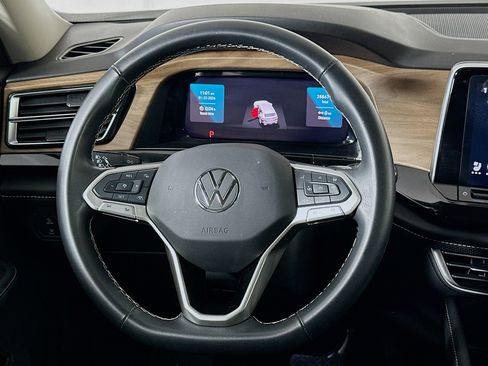 Used 2025 Volkswagen Atlas SE image 18