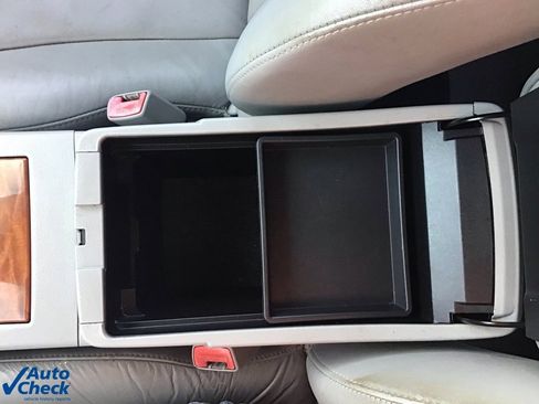 Used 2010 Toyota Camry image 38