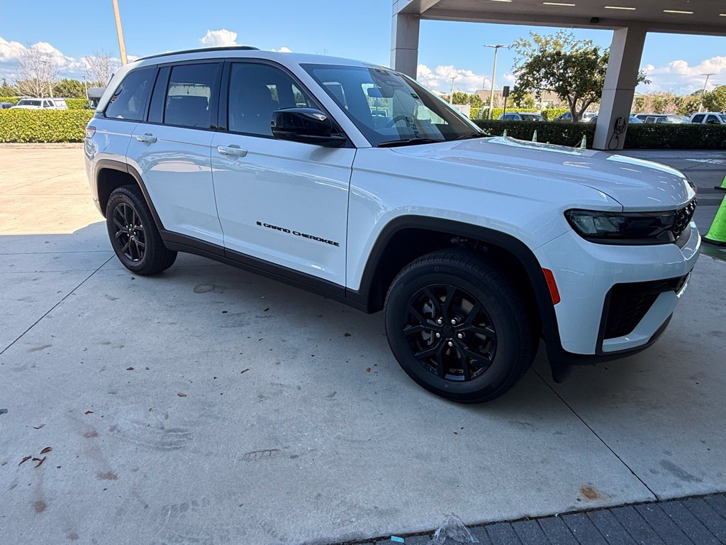New 2026 Jeep Grand Cherokee Altitude RWD image 2
