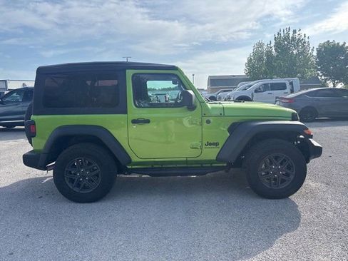 Used 2025 Jeep Wrangler Sport AWD/4WD image 4