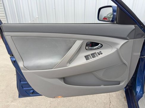 Used 2010 Toyota Camry image 34