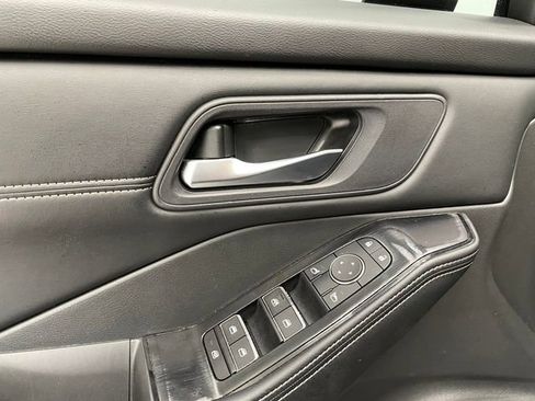 Used 2024 Nissan Rogue SL image 34