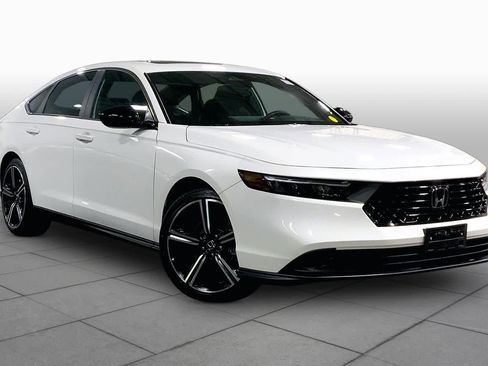 Used 2025 Honda Accord Sport image 3