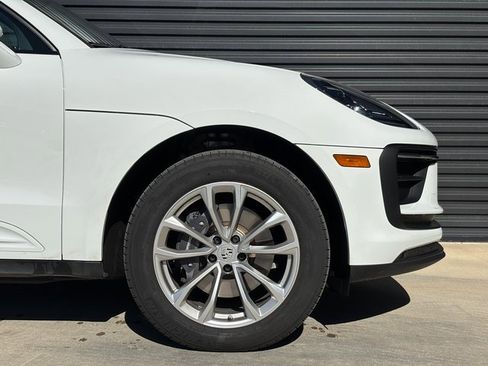 Certified 2025 Porsche Macan image 11