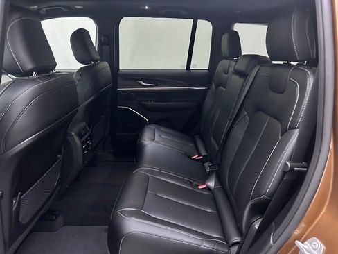 New 2026 Jeep Grand Cherokee Limited AWD/4WD image 13
