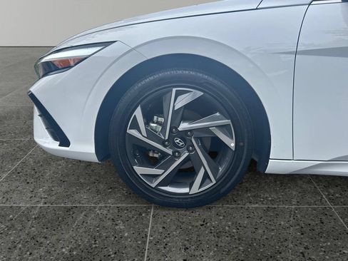 Used 2025 Hyundai Elantra SEL FWD image 4