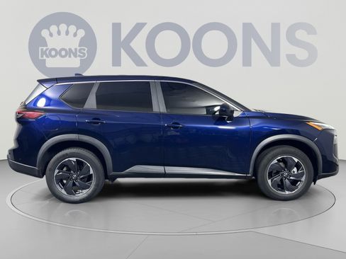Used 2024 Nissan Rogue SV AWD/4WD image 8