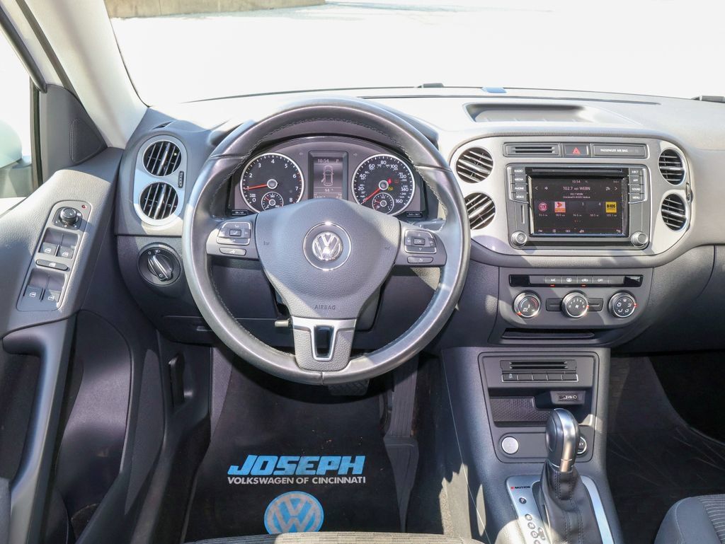 Used 2017 Volkswagen Tiguan Limited w/ Premium Package AWD/4WD image 16