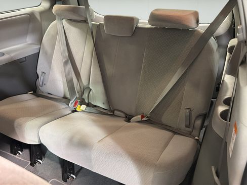 Used 2020 Toyota Sienna LE FWD image 21