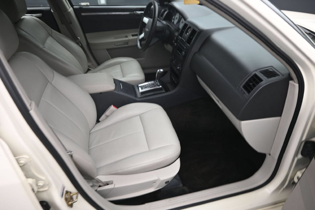 Used 2005 Chrysler 300 Touring w/ Sound Group RWD image 10