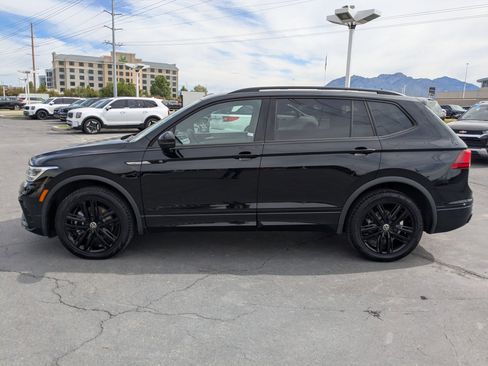 Used 2022 Volkswagen Tiguan SE R-Line AWD/4WD image 3