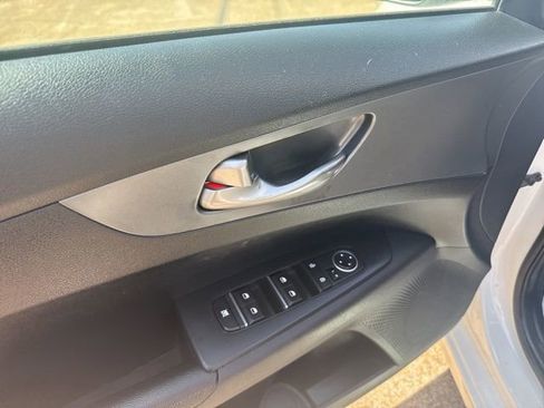 Used 2021 Kia Forte LXS FWD image 9