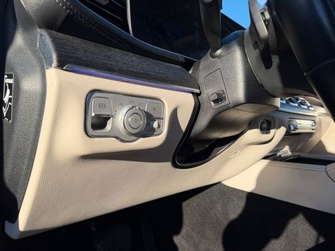 Used 2022 Mercedes-Benz GLS 450 4MATIC image 17