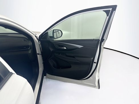 Used 2025 Buick Envista Preferred FWD image 32