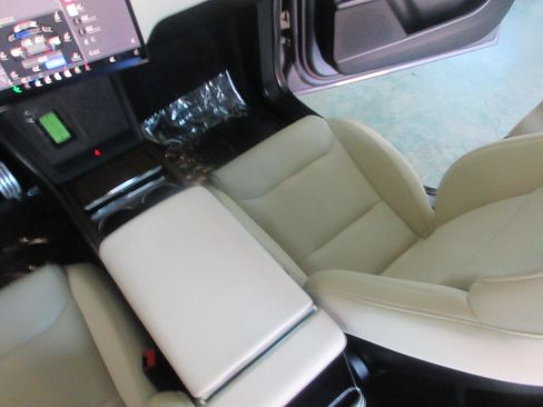 Used 2023 Tesla Model X AWD/4WD image 20