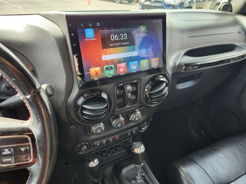 Used 2012 Jeep Wrangler Unlimited Sahara image 23