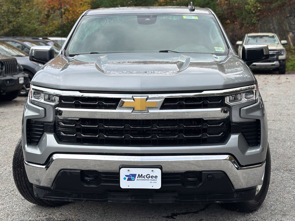 Used 2024 Chevrolet Silverado 1500 LT AWD/4WD image 2