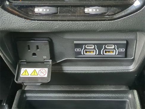 Used 2024 Jeep Grand Cherokee L Limited w/ Black Appearance Package image 18