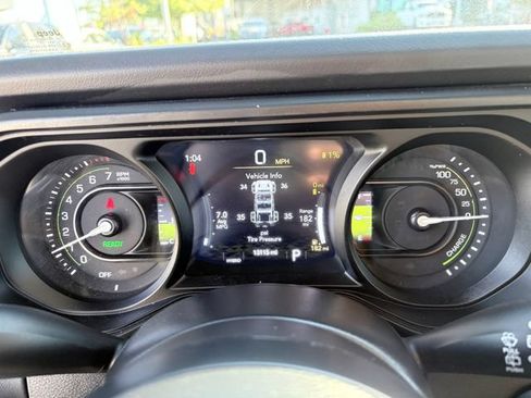 Used 2025 Jeep Wrangler Unlimited Rubicon 4xe w/ Convenience Group AWD/4WD image 25